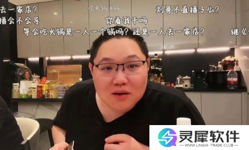 PDD停播一年再度复播，直播玩桌游遭超管封号，网友：太欺负人了