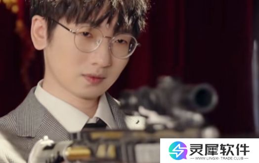 LPL解说和美女演员拍短剧,被网友质疑是否要转行,本人:拍着玩而已