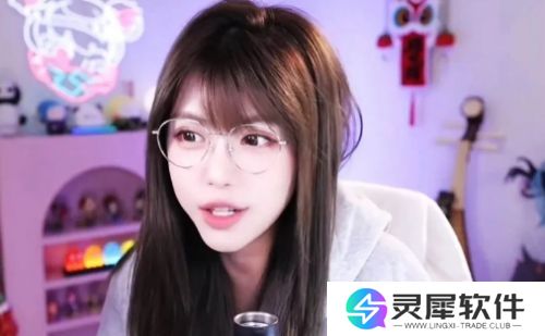 周淑怡直播对观众比手势,称因为努力学习手指都弯了,网友:谁信啊